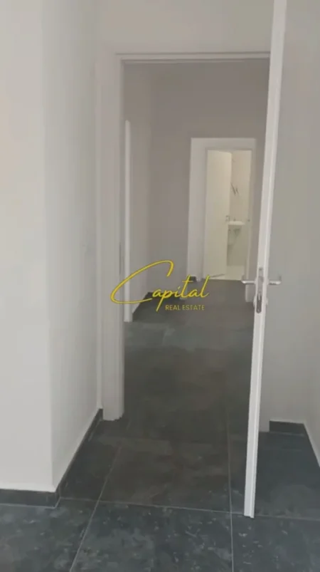 Tirane, jepet me qera ambjent biznesi Kati 1, 95 m² 1.000 € (ZOGU I ZI)