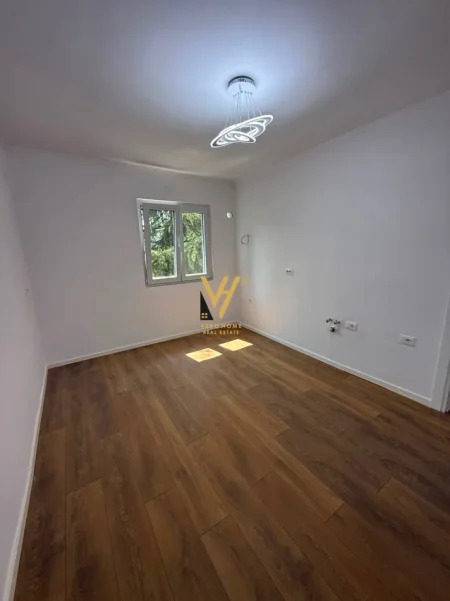 Tirane, shitet apartament 1+1+Ballkon Kati 4, 32 m² 94.000 € (XHAMLLIKU)