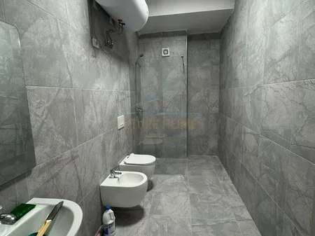 Tirane, jepet me qera apartament 1+1 Kati 3, 75 m² 550 € (5 MAJI)