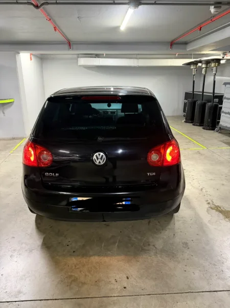 Tirane, shes makine VW Golf 5 TDI Nafte, e zeze manuale Kondicioner 210.000 km 2.500 €