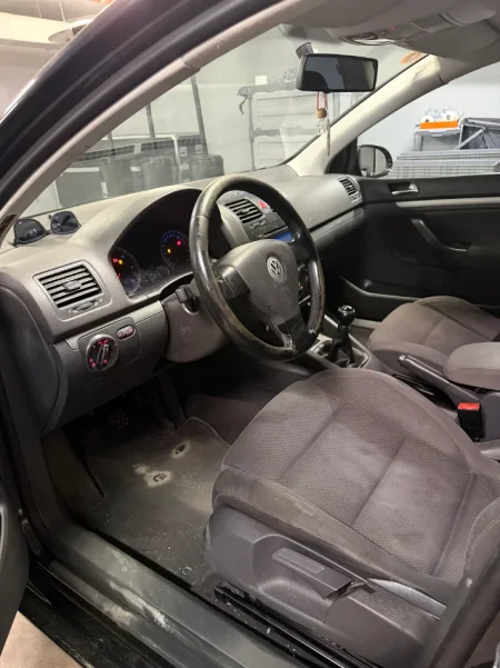 Tirane, shes makine VW Golf 5 TDI Nafte, e zeze manuale Kondicioner 210.000 km 2.500 €