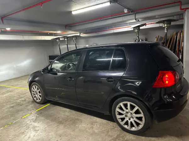 Tirane, shes makine VW Golf 5 TDI Nafte, e zeze manuale Kondicioner 210.000 km 2.500 €