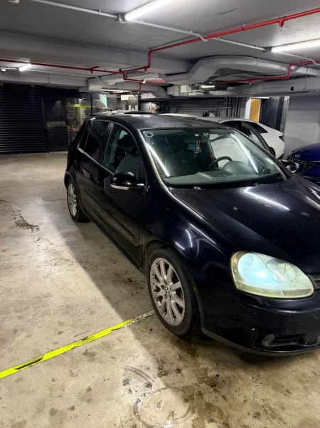 Tirane, shes makine VW Golf 5 TDI Nafte, e zeze manuale Kondicioner 210.000 km 2.500 €