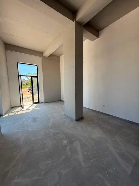 Tirane, jepet me qera ambjent biznesi Kati 0, 60 m² 600 € (Astir)