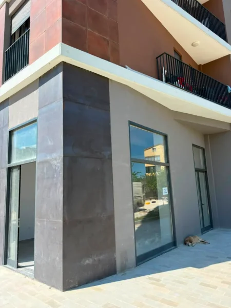 Tirane, jepet me qera ambjent biznesi Kati 0, 60 m² 600 € (Astir)