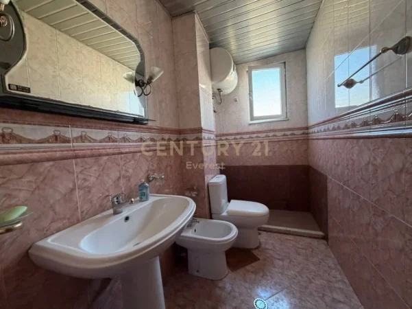 Tirane, jepet me qera apartament duplex Dublex Kati 5, 150 m² 630 € (21 Dhjetori)