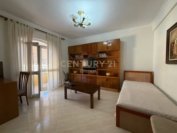 Tirane, jepet me qera apartament duplex Dublex Kati 5, 150 m² 630 € (21 Dhjetori)