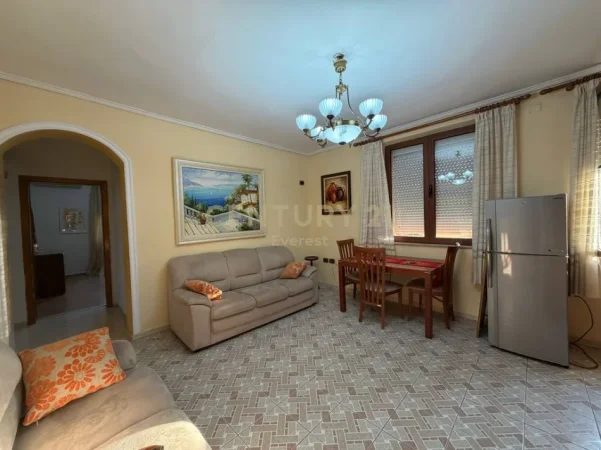 Tirane, jepet me qera apartament duplex Dublex Kati 5, 150 m² 630 € (21 Dhjetori)
