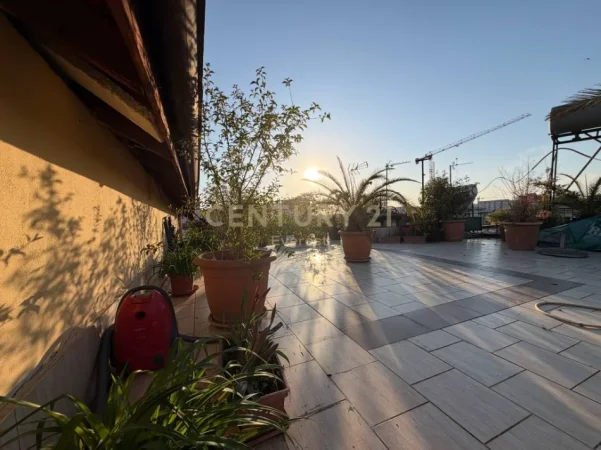 Tirane, jepet me qera apartament duplex Dublex Kati 5, 150 m² 630 € (21 Dhjetori)