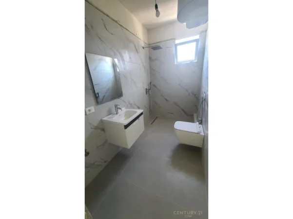 Tirane, jepet me qera zyre Kati 2, 75 m² 500 € (Bulevardi i Ri)