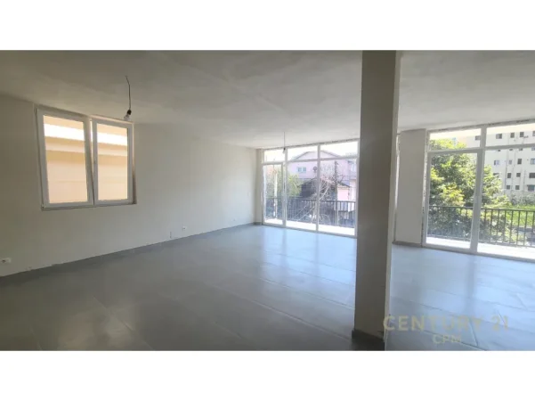 Tirane, jepet me qera zyre Kati 2, 75 m² 500 € (Bulevardi i Ri)