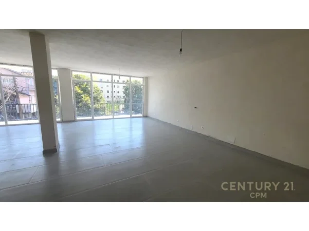Tirane, jepet me qera zyre Kati 2, 75 m² 500 € (Bulevardi i Ri)