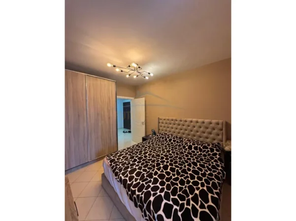 Tirane, jepet me qera apartament 2+1+Ballkon Kati 2, 86 m² 450 € (Fresku)