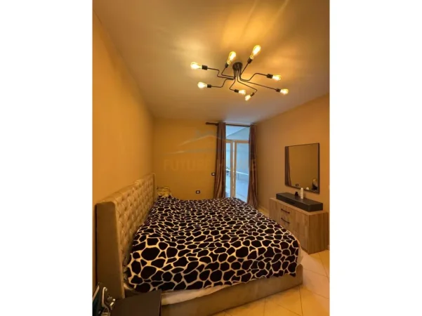 Tirane, jepet me qera apartament 2+1+Ballkon Kati 2, 86 m² 450 € (Fresku)
