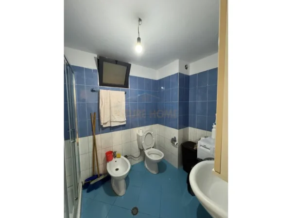 Tirane, jepet me qera apartament 2+1+Ballkon Kati 2, 86 m² 450 € (Fresku)