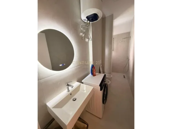 Tirane, jepet me qera apartament 1+1+Ballkon Kati 3, 58 m² 500 € (Rezidenca Oxa, Fresk)
