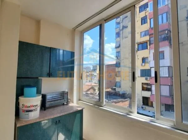 Tirane, jepet me qera apartament 2+1+Ballkon Kati 4, 101 m² 600 € (Rruga e Saraceve)