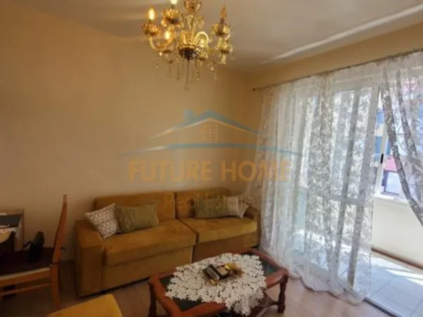 Tirane, jepet me qera apartament 2+1+Ballkon Kati 4, 101 m² 600 € (Rruga e Saraceve)