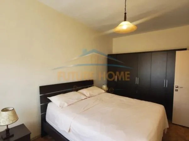 Tirane, jepet me qera apartament 2+1+Ballkon Kati 4, 101 m² 600 € (Rruga e Saraceve)