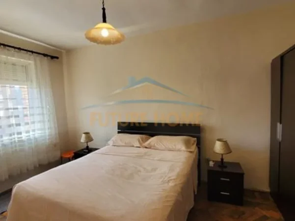 Tirane, jepet me qera apartament 2+1+Ballkon Kati 4, 101 m² 600 € (Rruga e Saraceve)