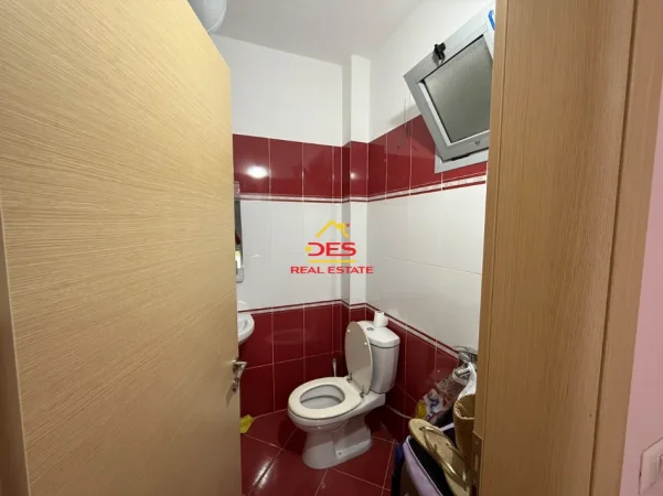 Vlore, jepet me qera apartament 2+1+Ballkon Kati 3, 90 m² 650 € (Lungomare)