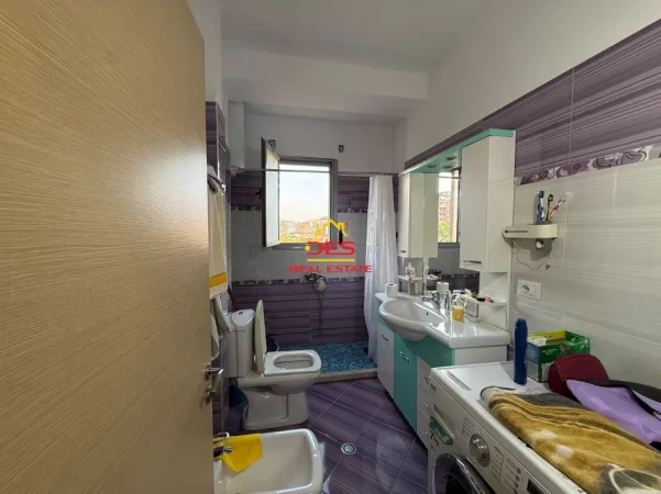 Vlore, jepet me qera apartament 2+1+Ballkon Kati 3, 90 m² 650 € (Lungomare)