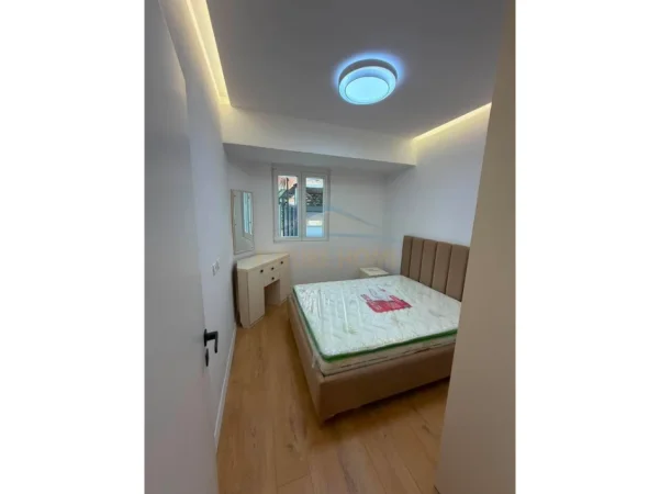 Tirane, jepet me qera apartament 1+1+Ballkon Kati 1, 55 m² 550 € (Rruga Dritan Hoxha)