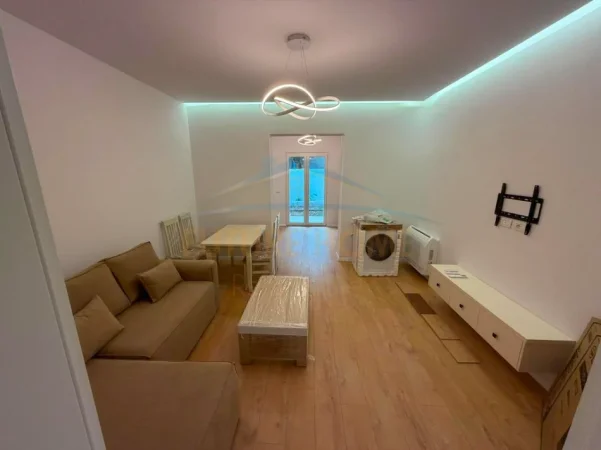 Tirane, jepet me qera apartament 1+1+Ballkon Kati 1, 55 m² 550 € (Rruga Dritan Hoxha)