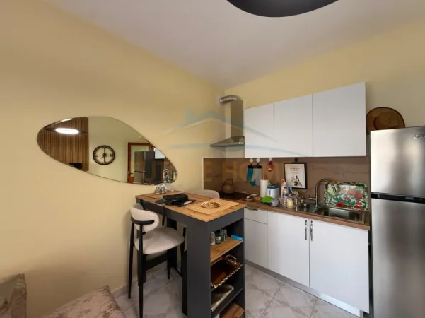Tirane, jepet me qera apartament 1+1+Ballkon Kati 1, 55 m² 550 € (Laprake)