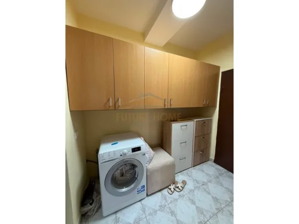 Tirane, jepet me qera apartament 1+1+Ballkon Kati 1, 55 m² 550 € (Laprake)