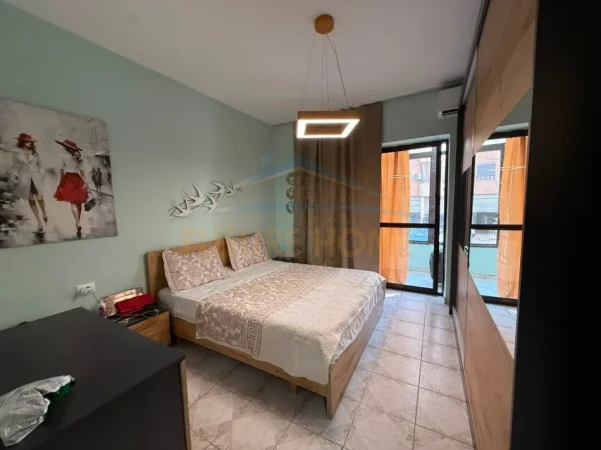 Tirane, jepet me qera apartament 1+1+Ballkon Kati 1, 55 m² 550 € (Laprake)