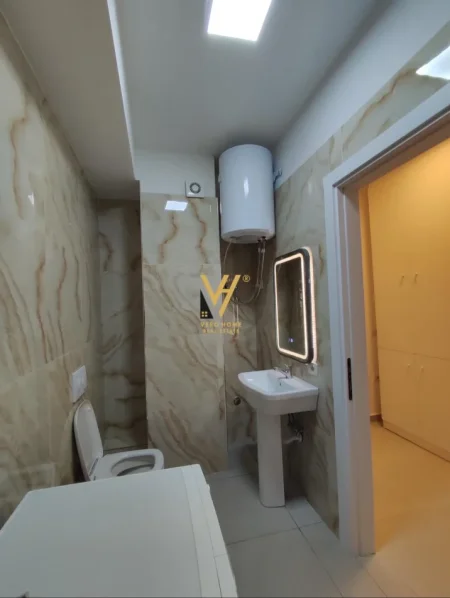Tirane, jepet me qera apartament 1+1+Ballkon Kati 8, 65 m² 520 € (UNAZA E RE)