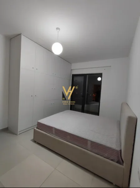 Tirane, jepet me qera apartament 1+1+Ballkon Kati 8, 65 m² 520 € (UNAZA E RE)