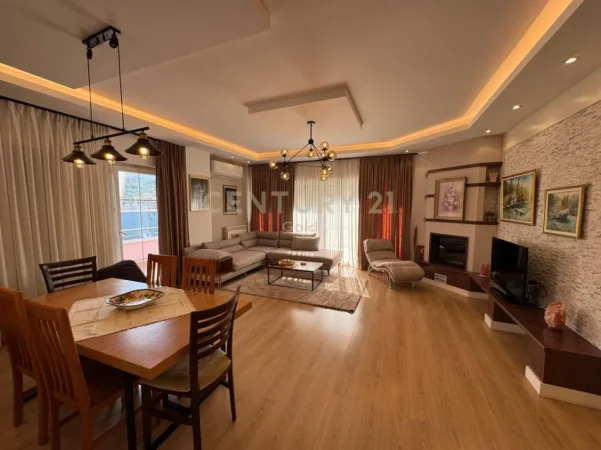 Tirane, jepet me qera apartament+verande | Penthouse 2+1 Kati 6, 198 m² 870 € 