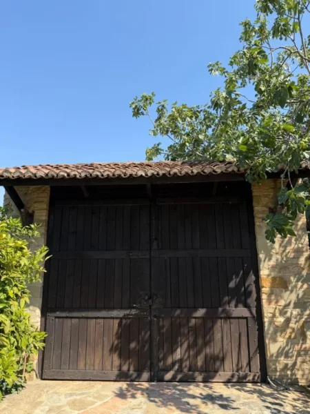 Tirane, shitet truall , 852 m² (Ndroq)