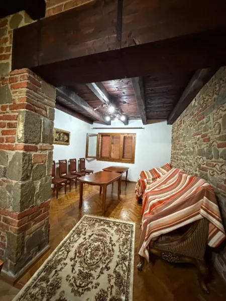 Tirane, shitet truall , 852 m² (Ndroq)
