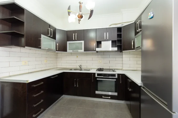 Tirane, jepet me qera apartament 2+1+Aneks+Ballkon Kati 6, 120 m² 600 € (astir , unaza e re)