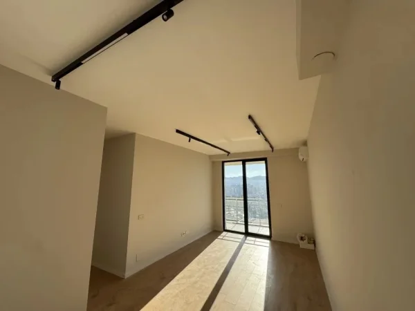 Tirane, jepet me qera ambjent biznesi Kati 12, 94 m² 900 € (Rruga Mine Peza)