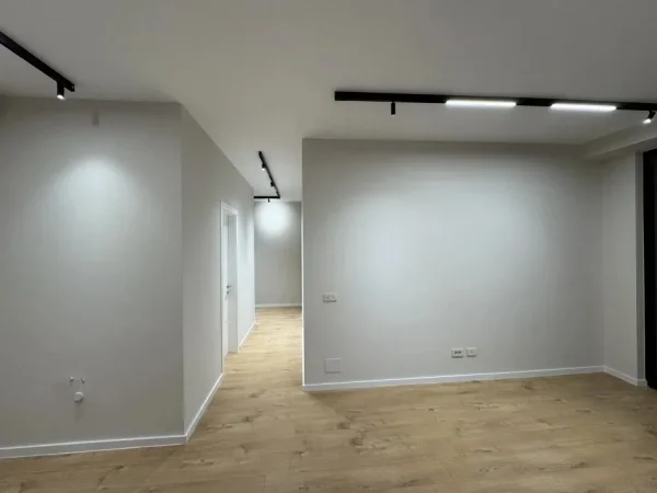Tirane, jepet me qera zyre Kati 12, 94 m² 900 € (Rruga Mine Peza)