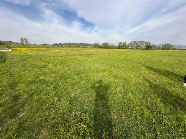 Tirane, shitet toke bujqesore , 2.910 m² (Rruga Myrtaj)