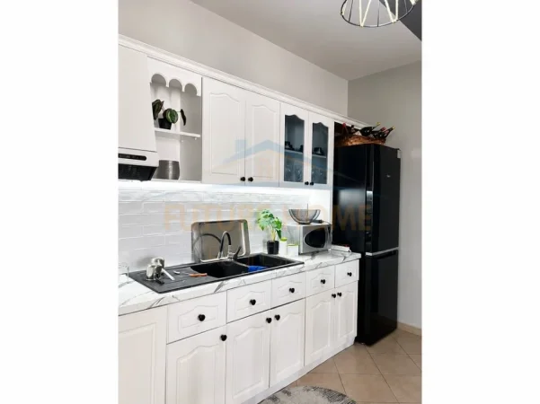 Tirane, shitet apartament 2+1 Kati 8, 110 m² (Rruga e Kavajes)