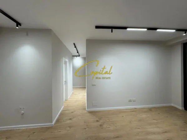 Tirane, jepet me qera ambjent biznesi Kati 12, 200 m² 1.900 € (GOLDEN TOWER RESIDENCE)