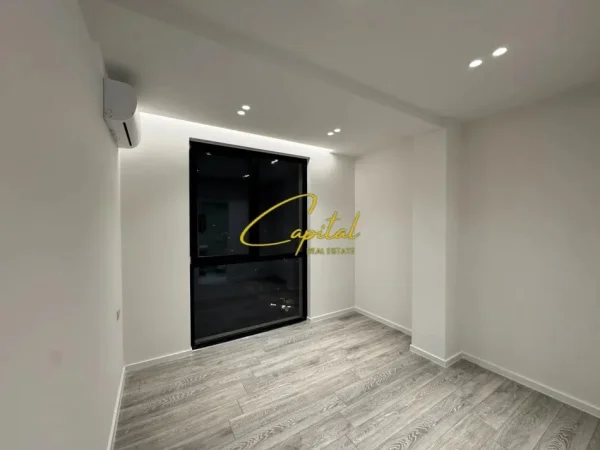 Tirane, jepet me qera ambjent biznesi Kati 12, 200 m² 1.900 € (GOLDEN TOWER RESIDENCE)