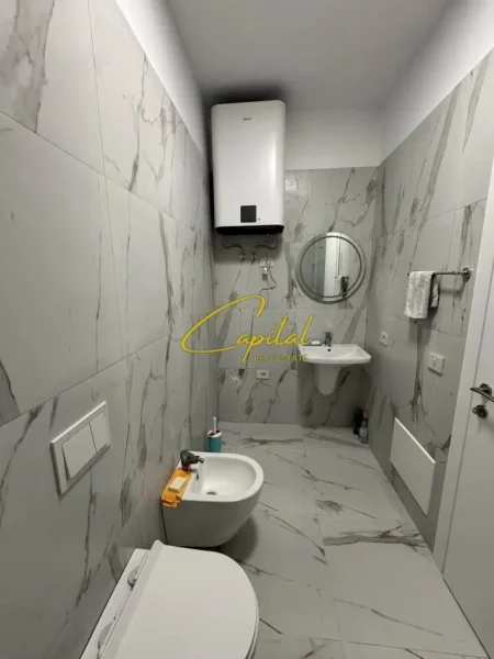 Tirane, jepet me qera ambjent biznesi Kati 12, 200 m² 1.900 € (GOLDEN TOWER RESIDENCE)