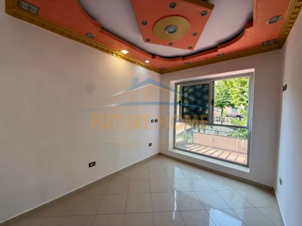 Tirane, shitet apartament 2+1 Kati 1, 200.000 € 