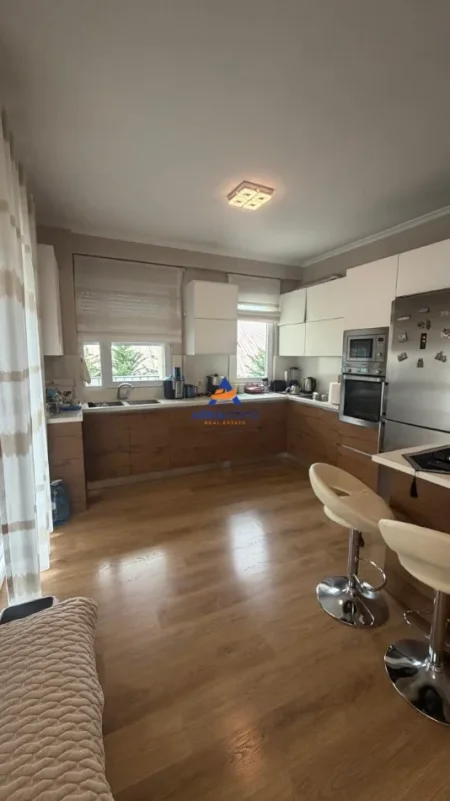 Tirane, shitet apartament 2+1+Ballkon Kati 1, 158 m² 445.000 € 