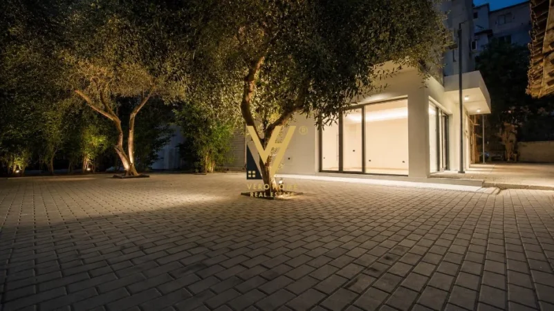 Tirane, shitet ambjent biznesi Kati 0, 250 m² 175.000 € (PAZARI I RI)