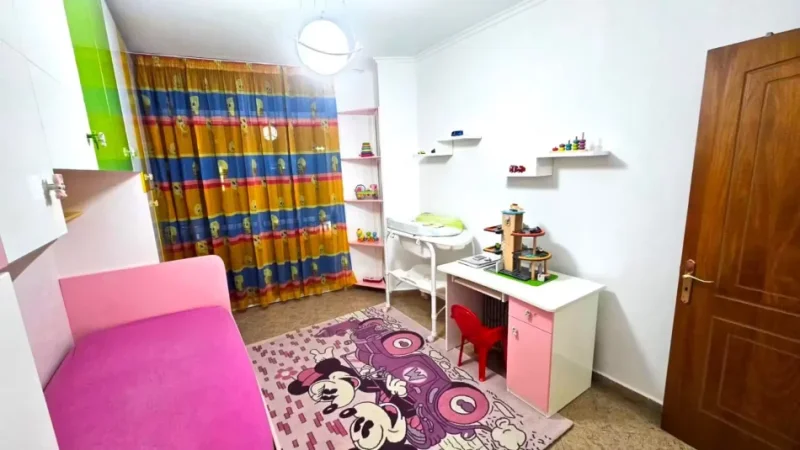 Tirane, shitet apartament 2+1 Kati 5, 100 m² 240.000 € (ministria jashtme)