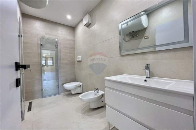 Tirane, shitet apartament 2+1+BLK Kati 4, 90 m² 175.000 Euro (Rruga "Myslym Shyri")