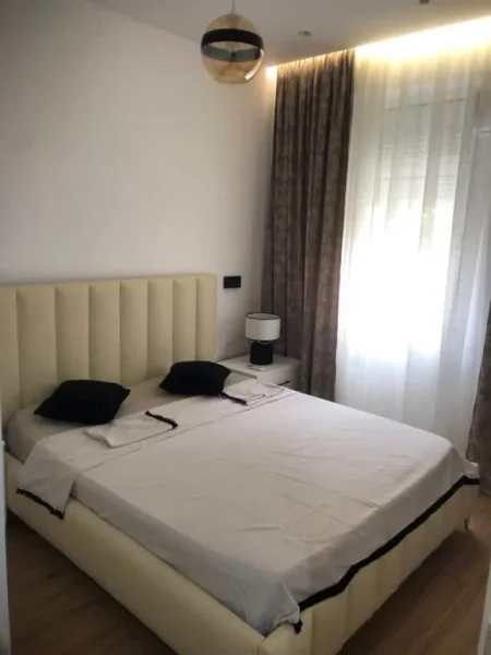 Tirane, jepet me qera apartament 2+1 Kati 1, 70 m² 1.000 Euro (Myslym Shyri)